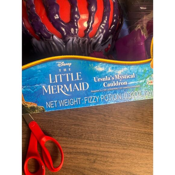 Disney The Little Mermaid Ursula’s Mystical Cauldron Playset Lights, Sounds - Picture 12 of 12